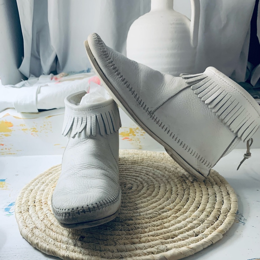 Minnetonka White Fringe Ankle Boots